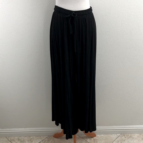 Green Habit | Wide Leg Black Knit Pants - Picture 3 of 7